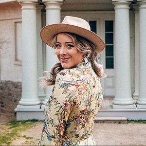 Meet your Posher, Lily